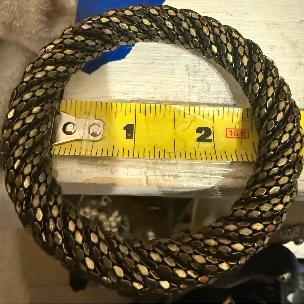 Vintage 1970's Brass Color Tone MESH Metal Swirl Bangle Bracelet *RARE* - Picture 11 of 12